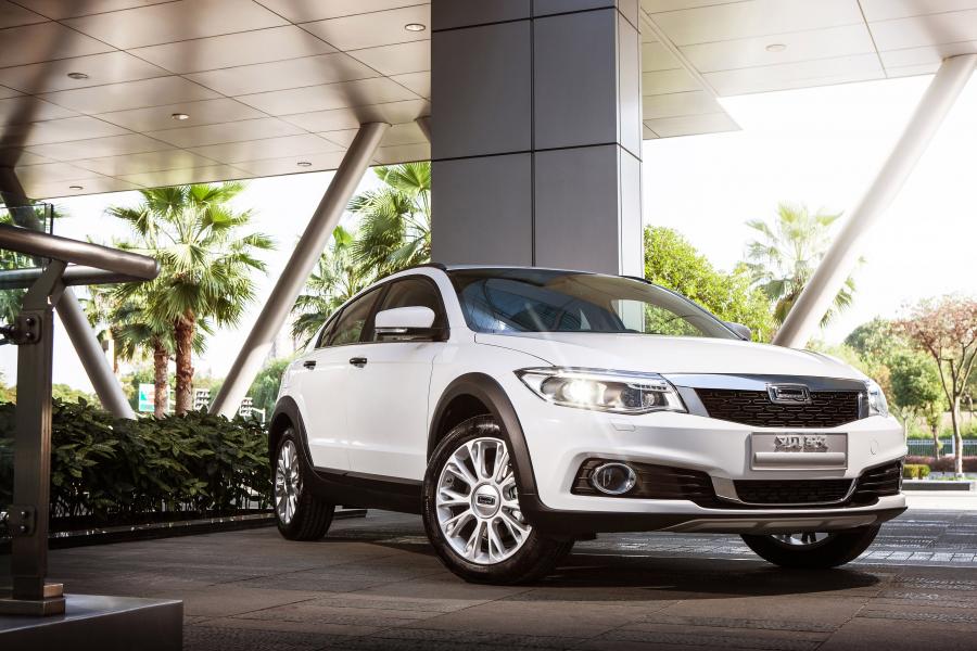  Qoros 3 City SUV 2014 года  (фото 24 из 35)
